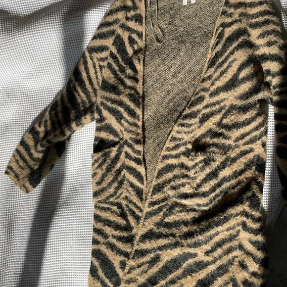 Zebra Print Open Front CardiganNWOT - Picture 4 of 6